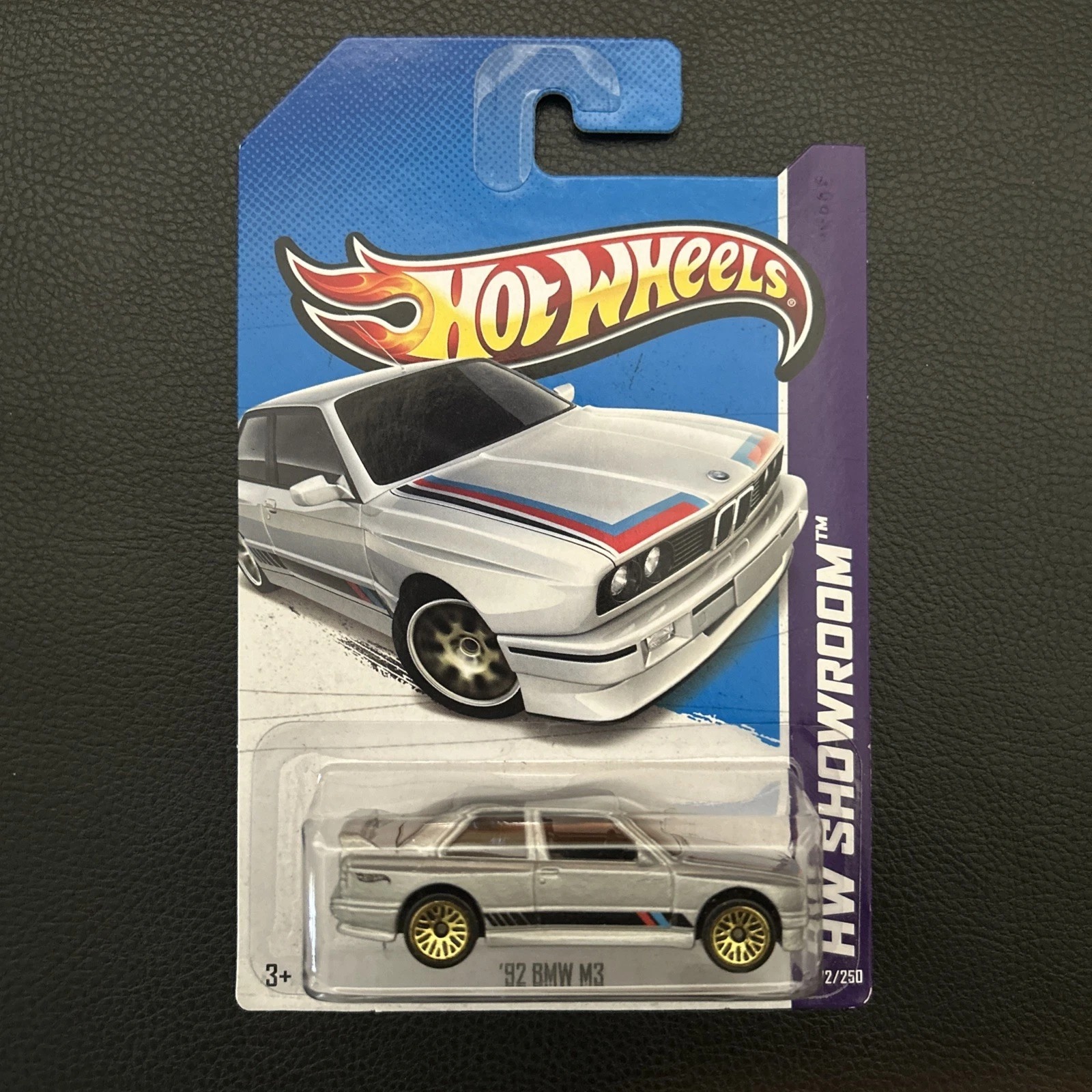 Hot Wheels `92 BMW M3 Diecast Model Araba – 2013 Üretimi, Koleksiyonluk HW Showroom Serisi Hot Wheels `92 BMW M3 Diecast Model Araba – 2013 Üretimi, Koleksiyonluk HW Showroom Serisi