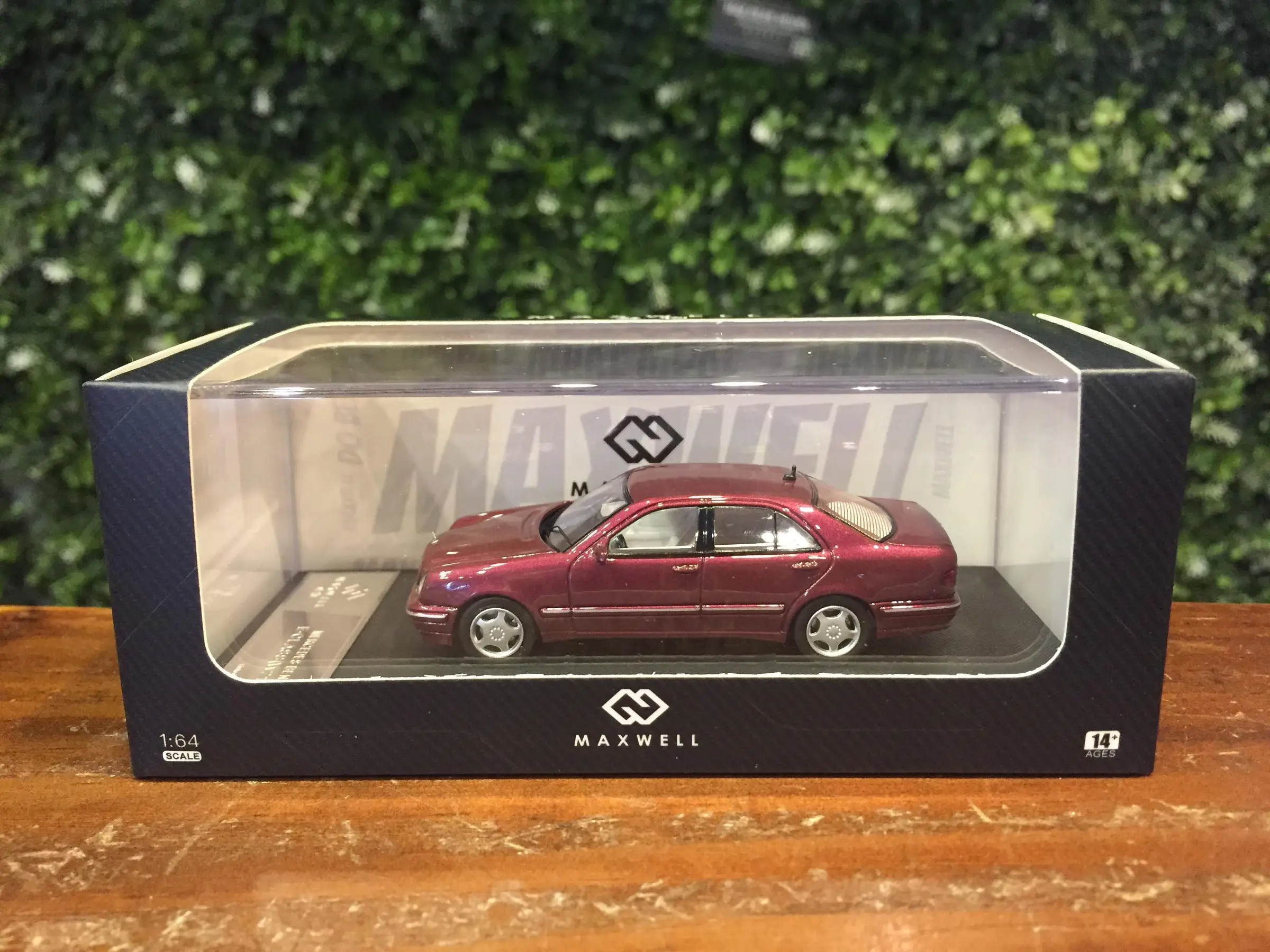 MaxWell Mercedes-Benz E-Class E320 W210 Wine Red – 1:64 Ölçekli Metal Model Araba