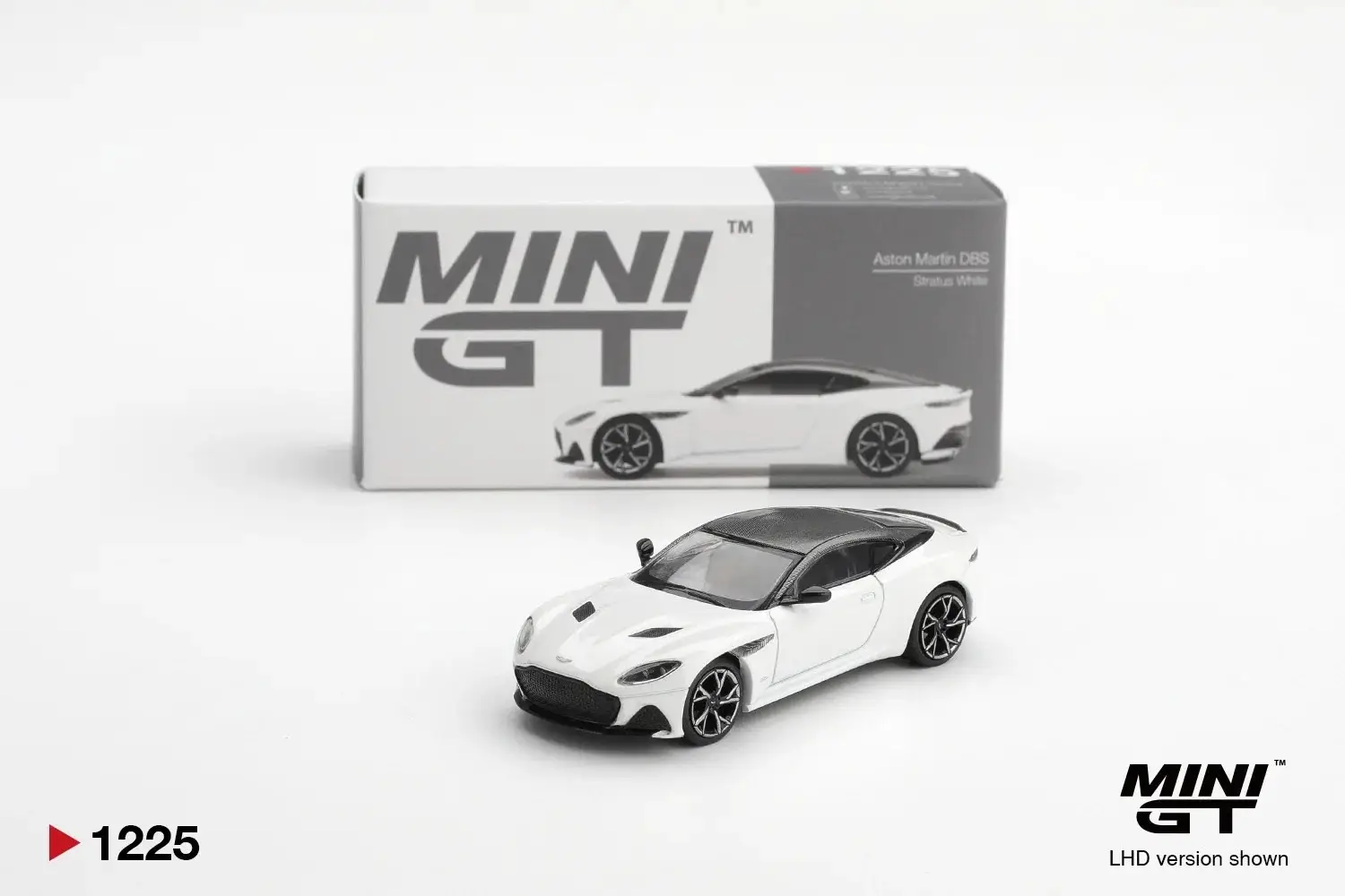 Mini GT 1225 Aston Martin DBS Stratus White Beyaz 1:64 Diecast Model Araba