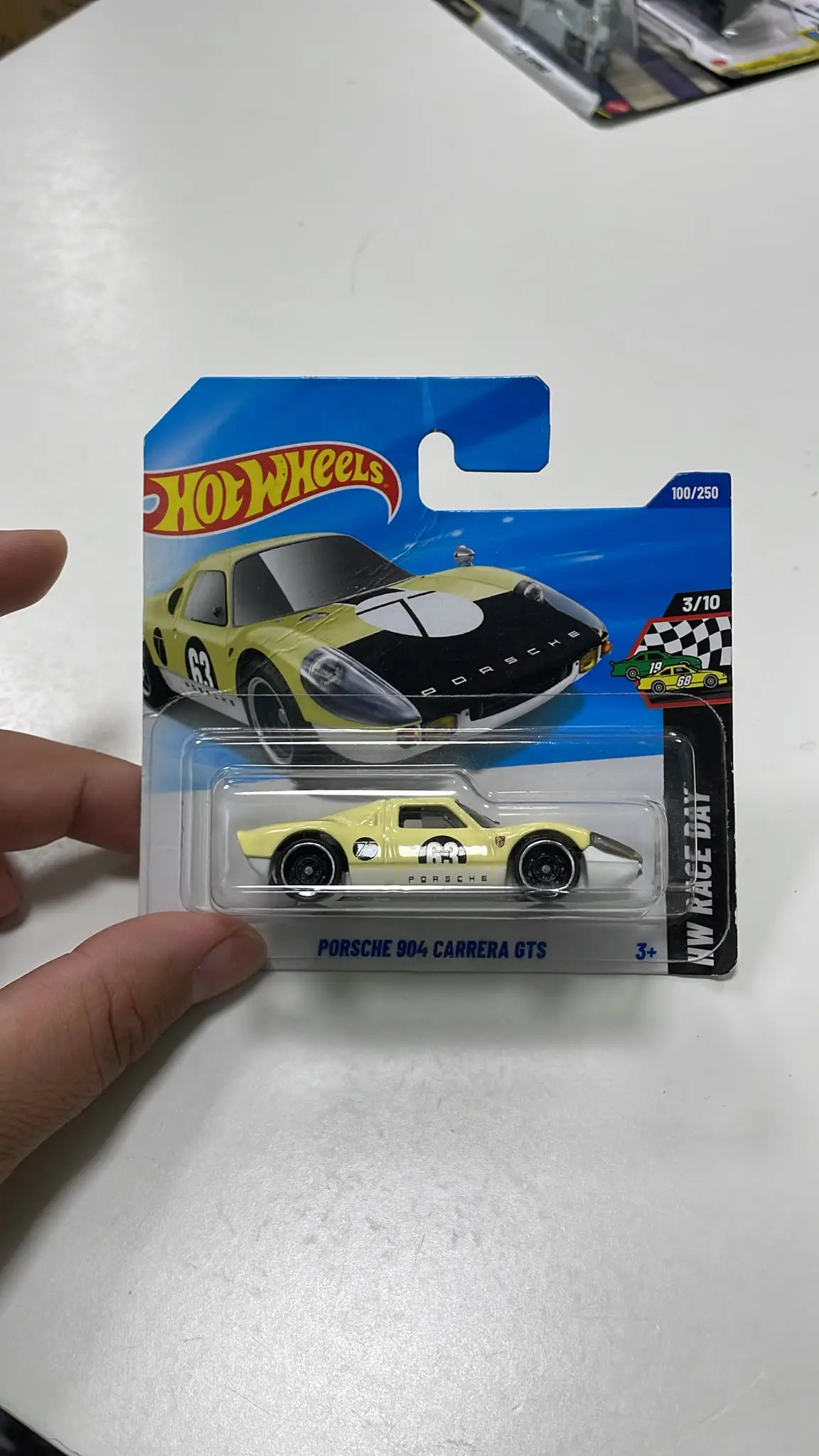 Outlet Hot Wheels Porsche 904 Carrera GTS HW Race Day 2025 – Karton Hasarlı