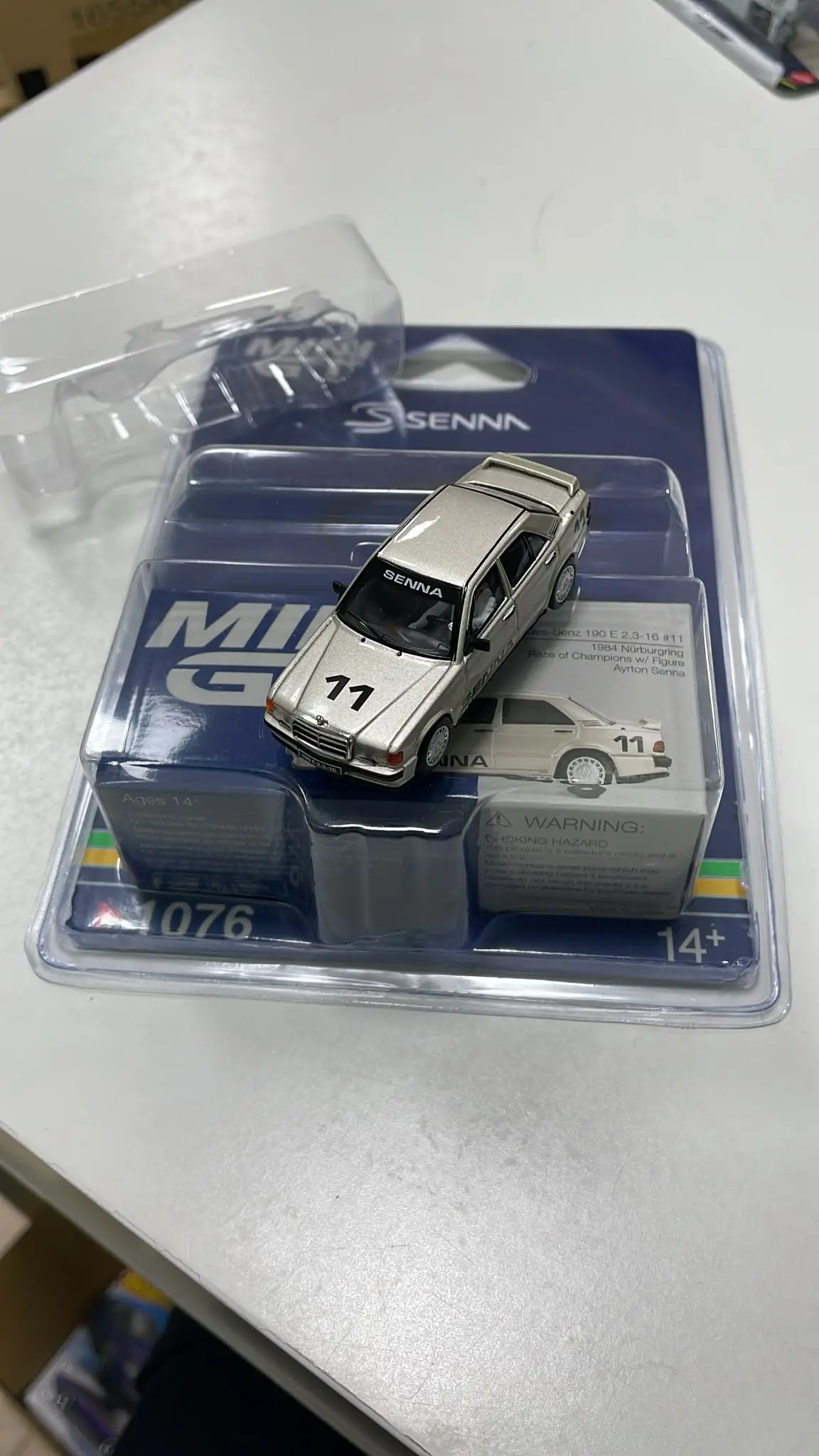 Outlet Mini GT Mercedes-Benz 190 E 2.3-16 #11 Ayrton Senna 1:64 – Ambalajı Açılmış